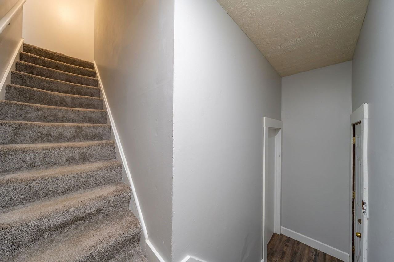 732 1/2 Neil Ave - Photo 2 of 16