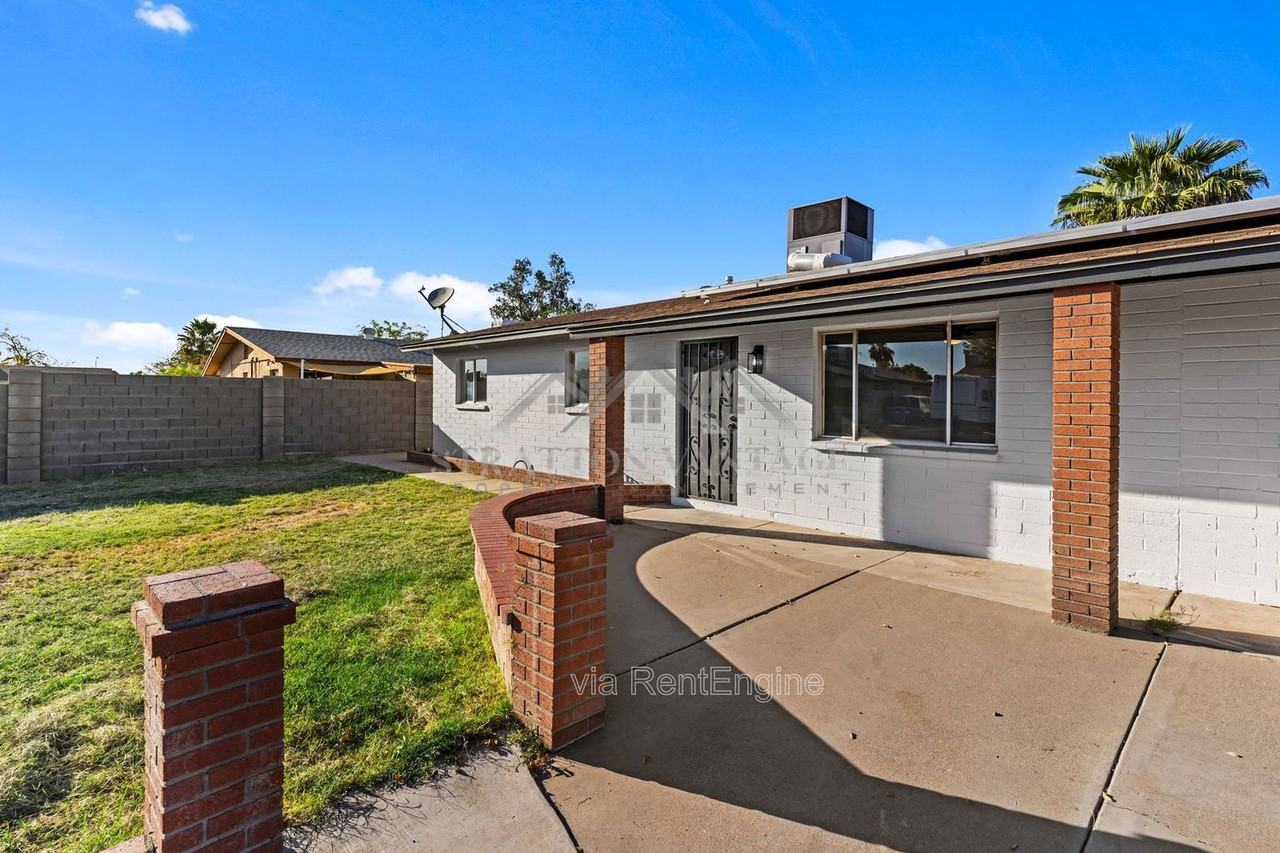 7428 E Carol Cir - Photo 3 of 39