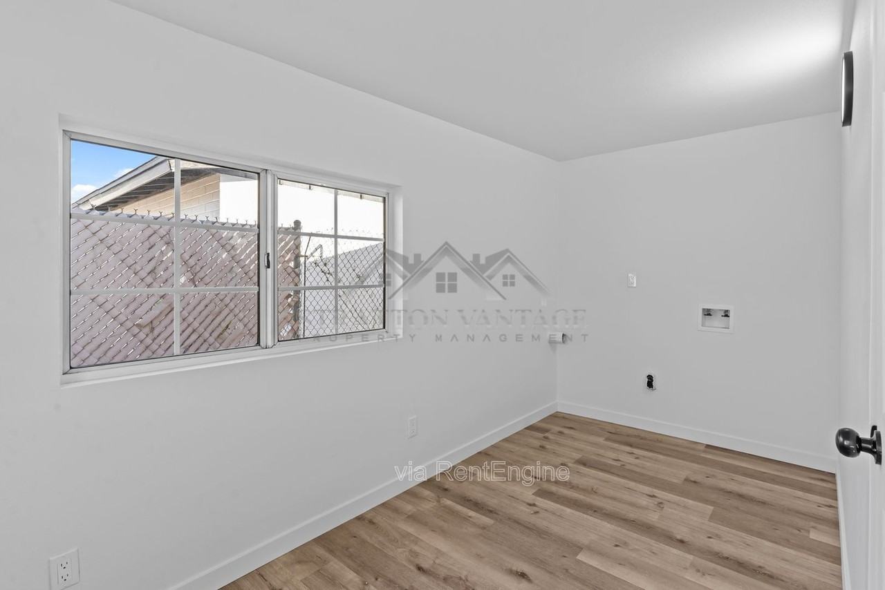 7428 E Carol Cir - Photo 4 of 39