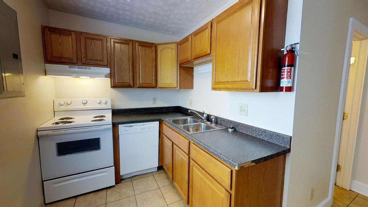 1379 Indianola Ave - Photo 4 of 12