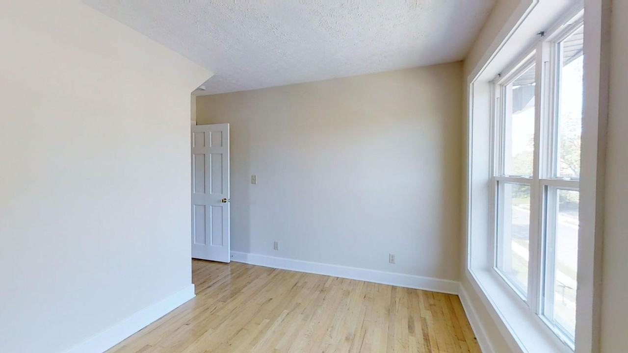 1379 Indianola Ave - Photo 5 of 12