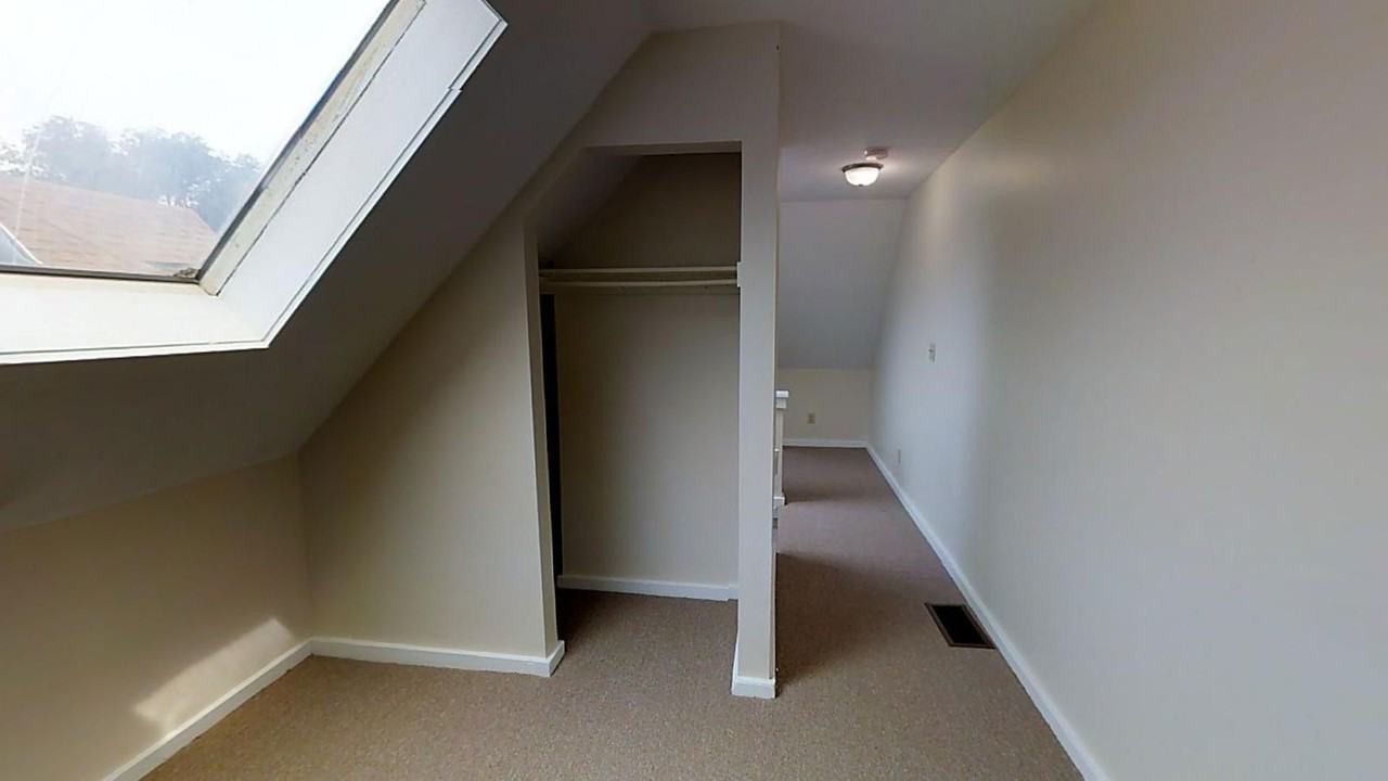 1375 Indianola Ave - Photo 5 of 11