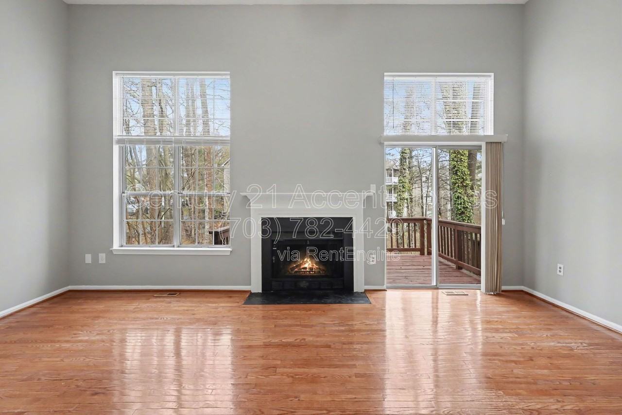 5803 Walden Commons Ct - Photo 3 of 38