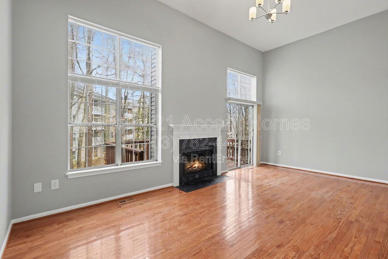 5803 Walden Commons Ct - Photo 4 of 38