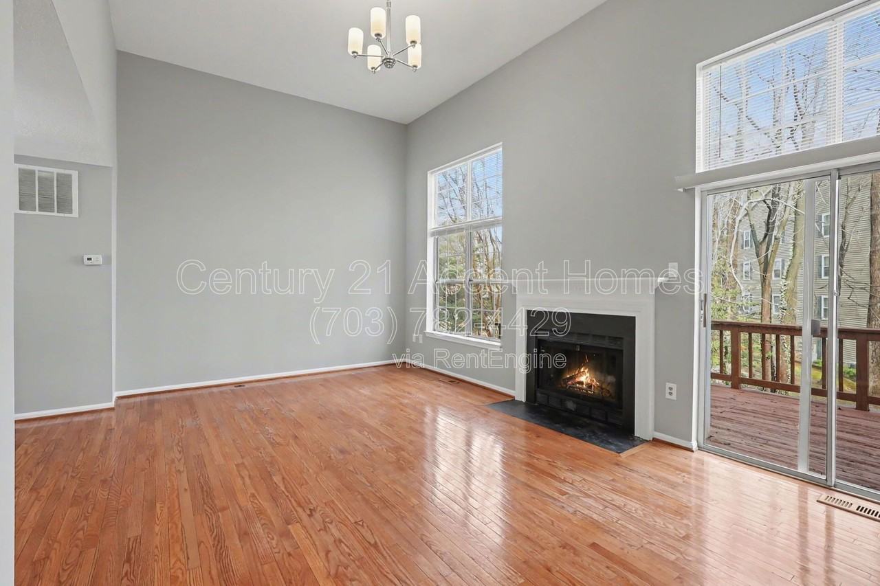 5803 Walden Commons Ct - Photo 5 of 38