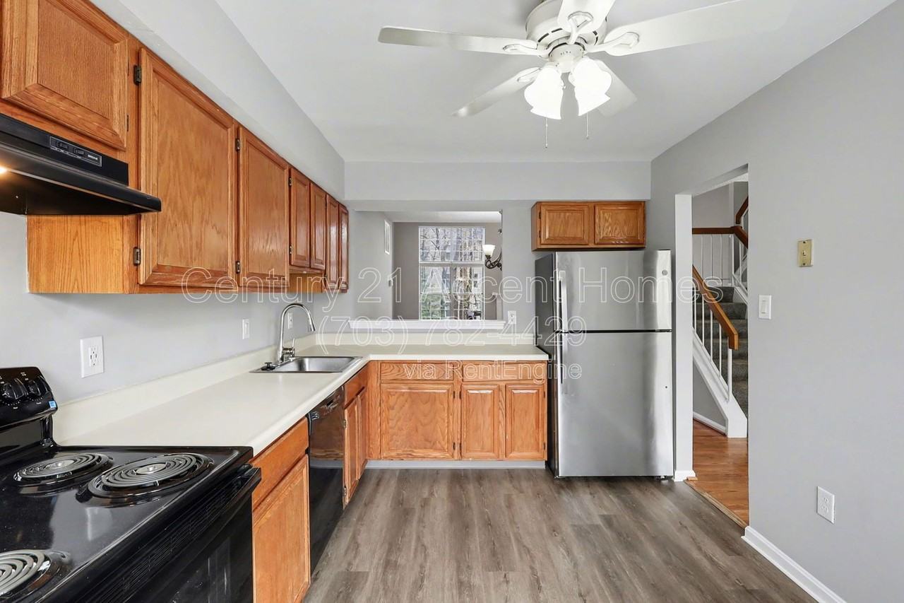 5803 Walden Commons Ct - Photo 6 of 38