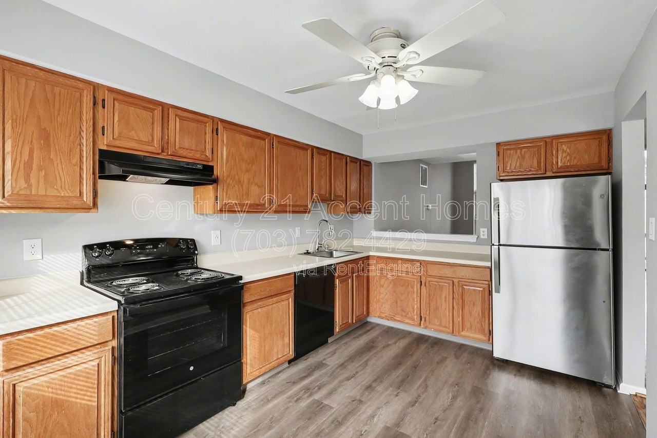 5803 Walden Commons Ct - Photo 7 of 38