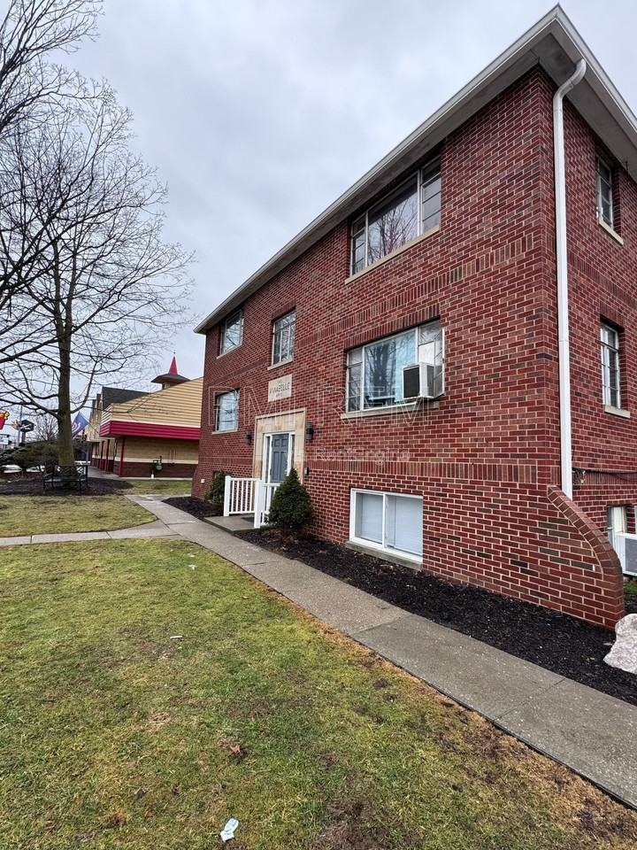 2020 W Market St #5 - Photo 2 of 10