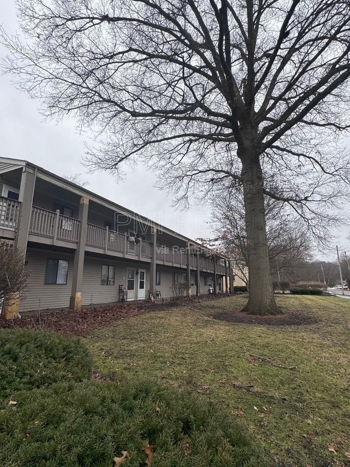 2020 W Market St #5 - Photo 5 of 10