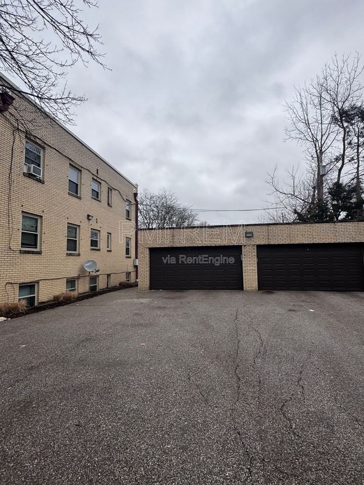 2020 W Market St #5 - Photo 7 of 10