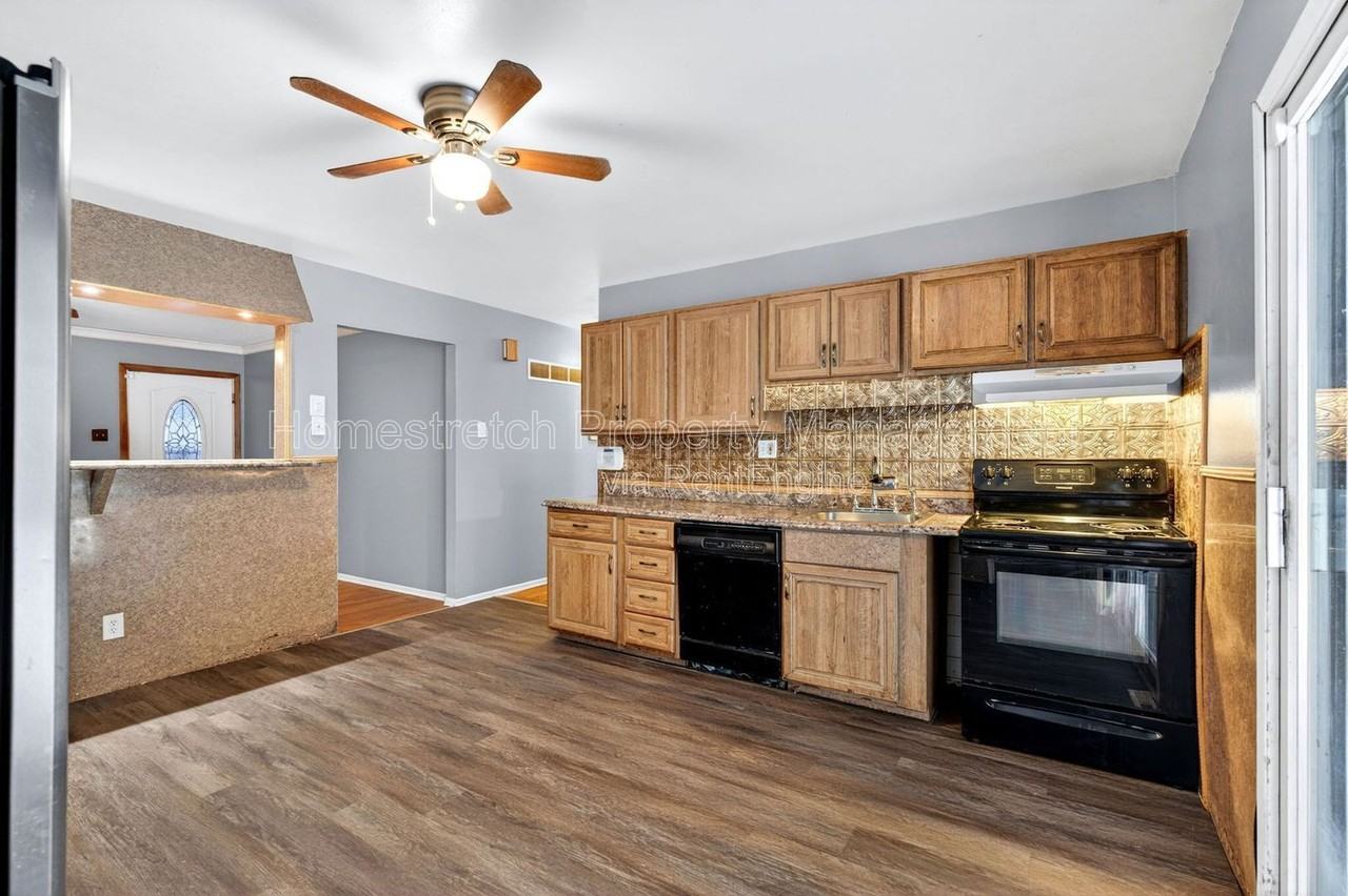 2668 Daman Ct - Photo 4 of 35