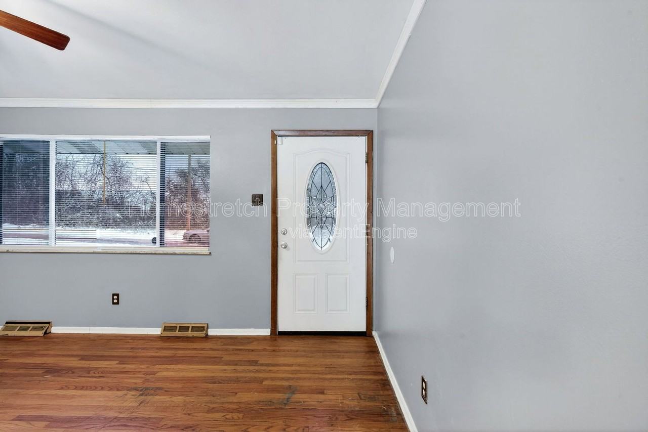 2668 Daman Ct - Photo 7 of 35