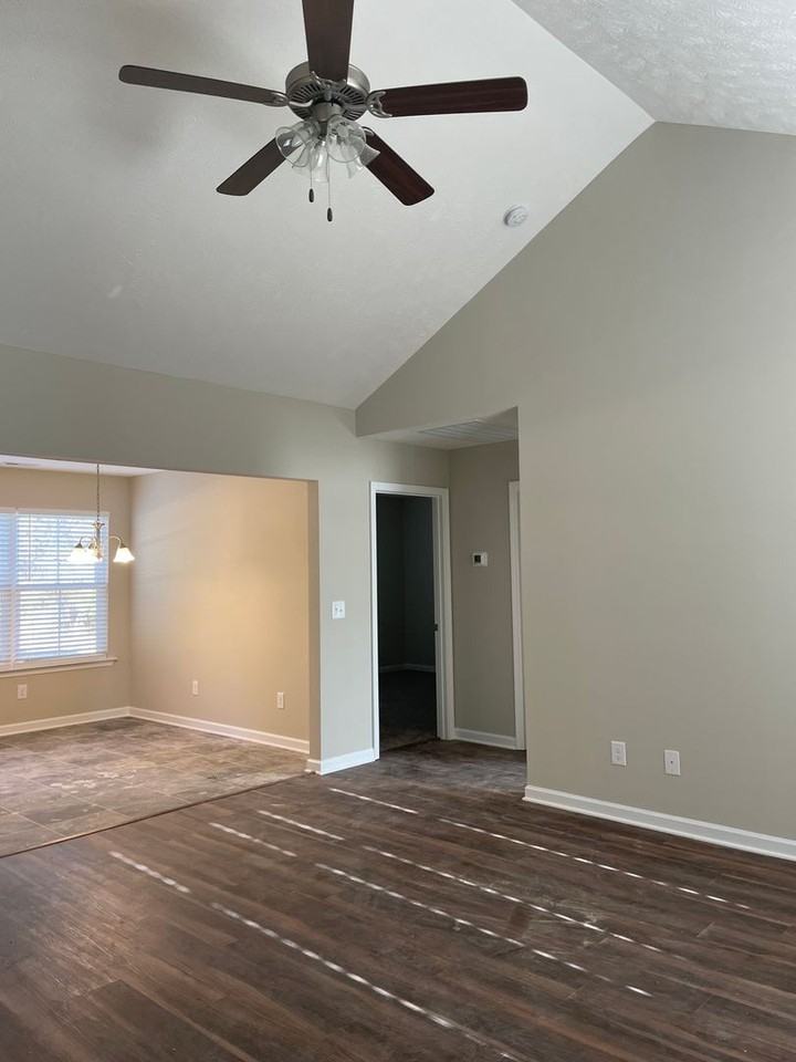 293 Grace Ct - Photo 3 of 9