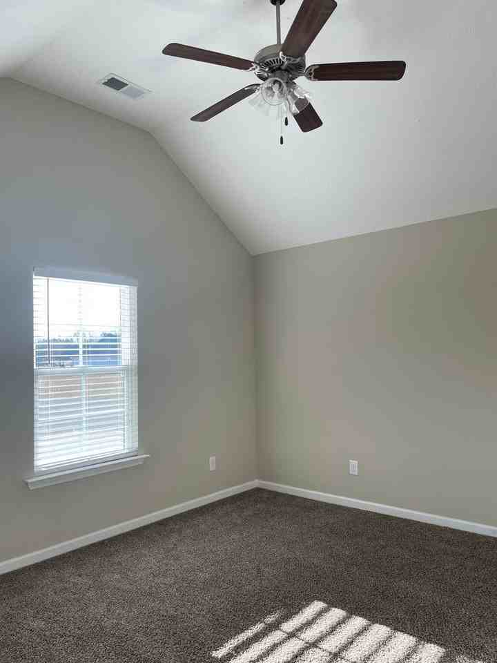 293 Grace Ct - Photo 4 of 9