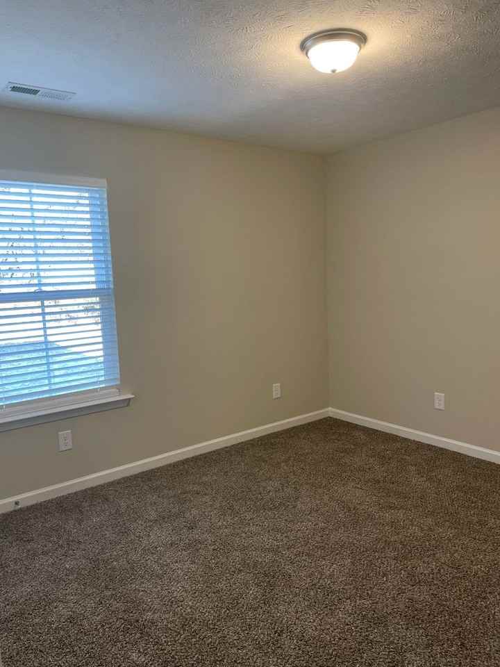 293 Grace Ct - Photo 6 of 9