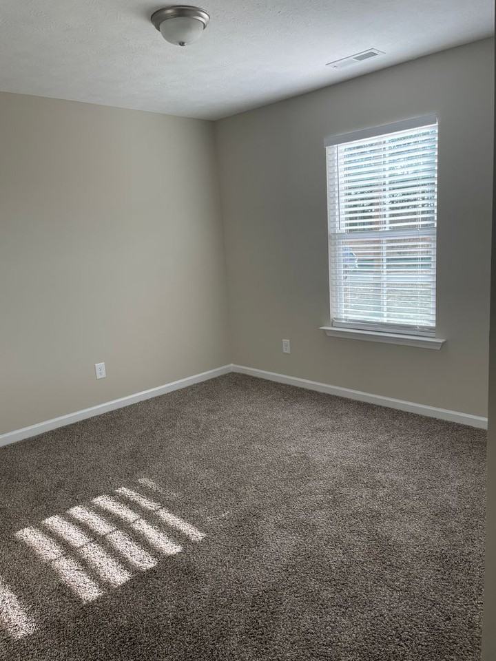 293 Grace Ct - Photo 7 of 9