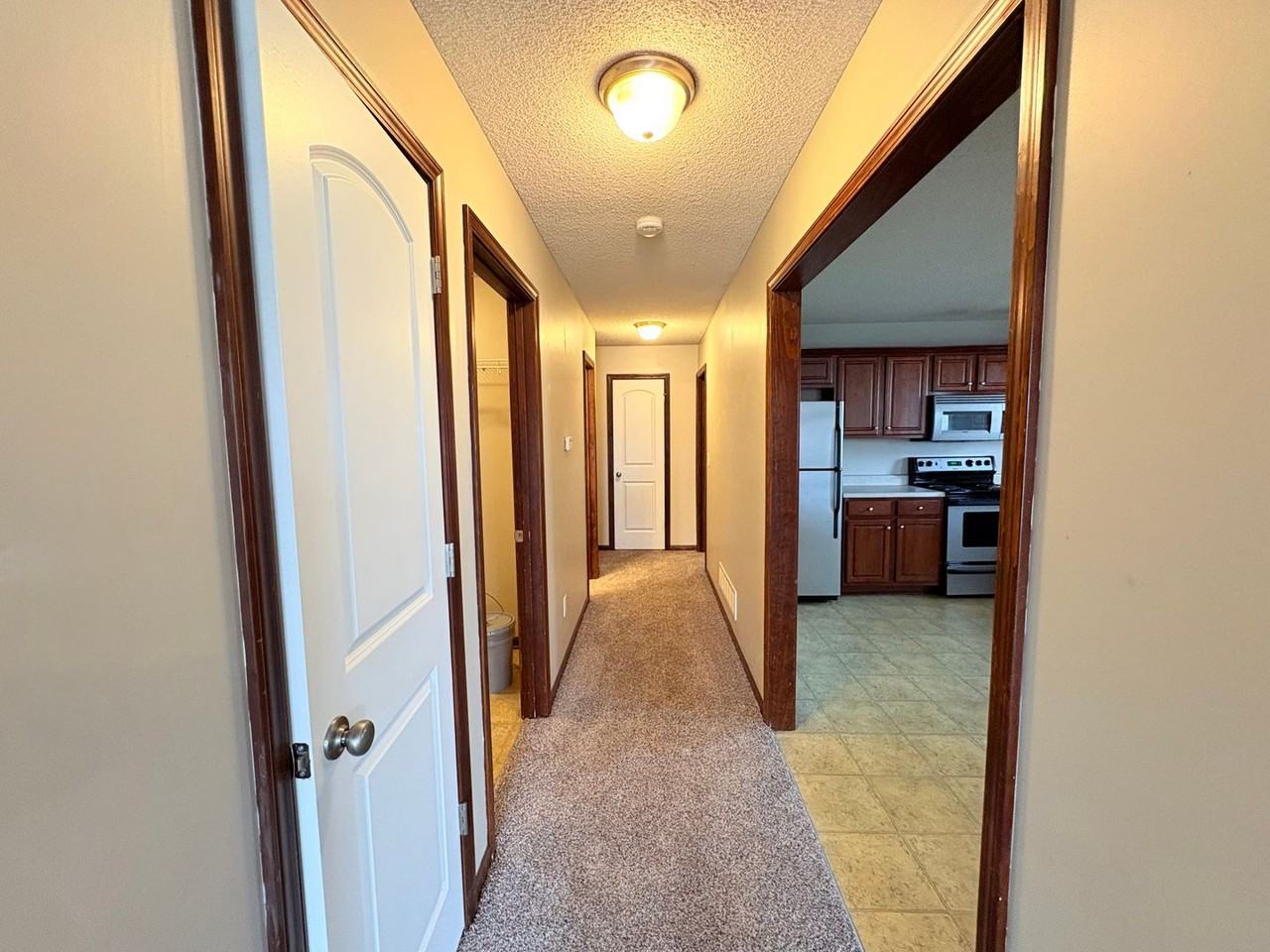 1104 Nw Willow Dr - Photo 4 of 12