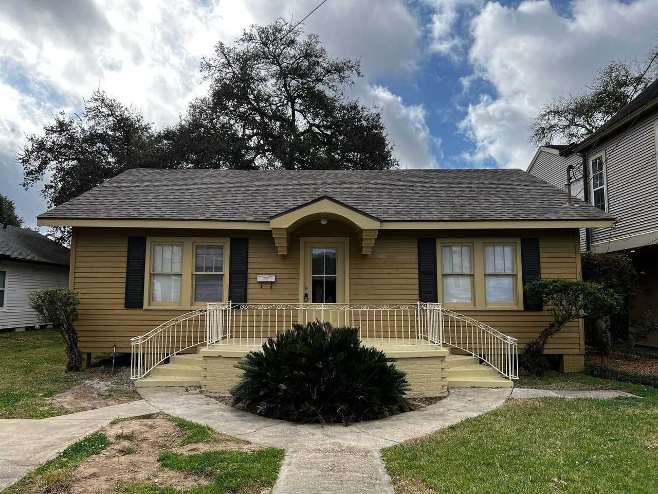 205 Saint Michael St - Photo 2 of 13