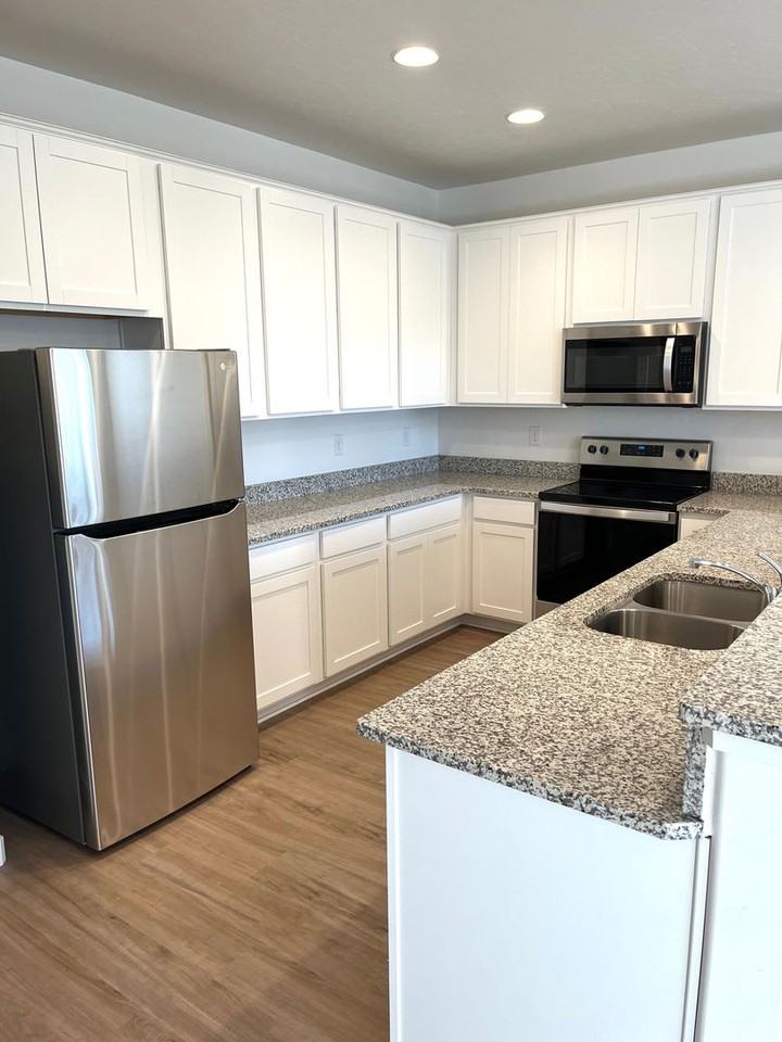 5500 Cherry Ln - Photo 4 of 19