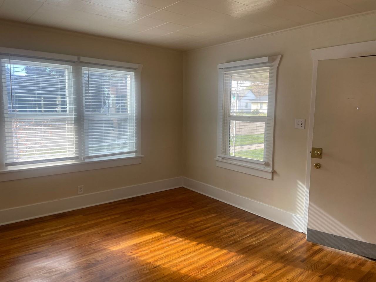 1706 4th St S - Photo 3 of 12