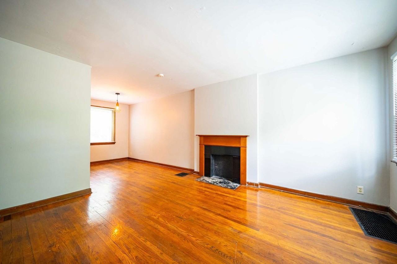 213 E Hudson St - Photo 4 of 21