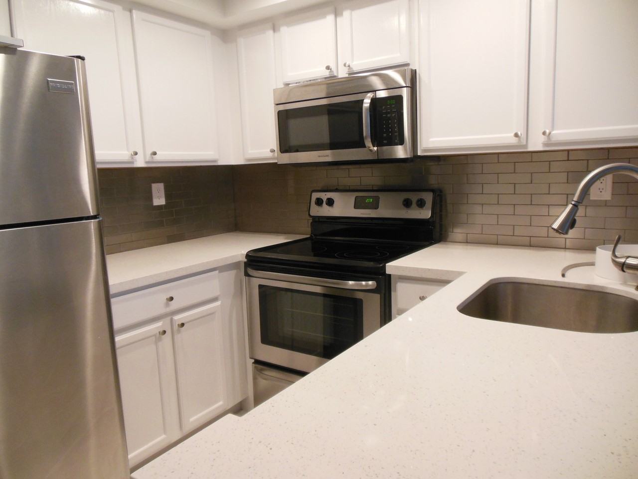 700 Executive Center Dr #22 - Photo 2 of 36