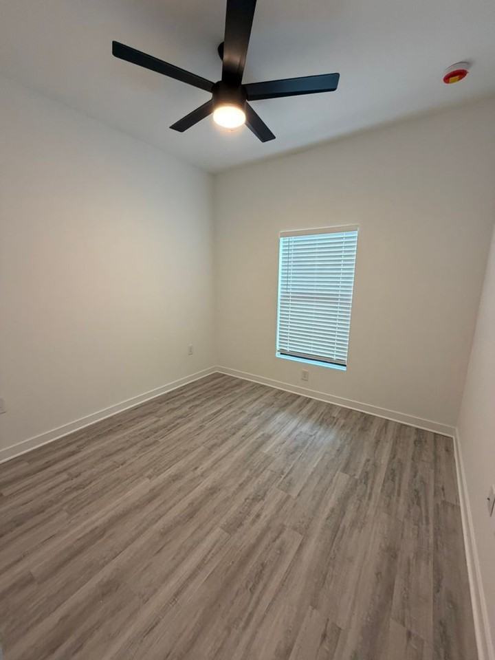 1117 Abrams Blvd - Photo 3 of 35