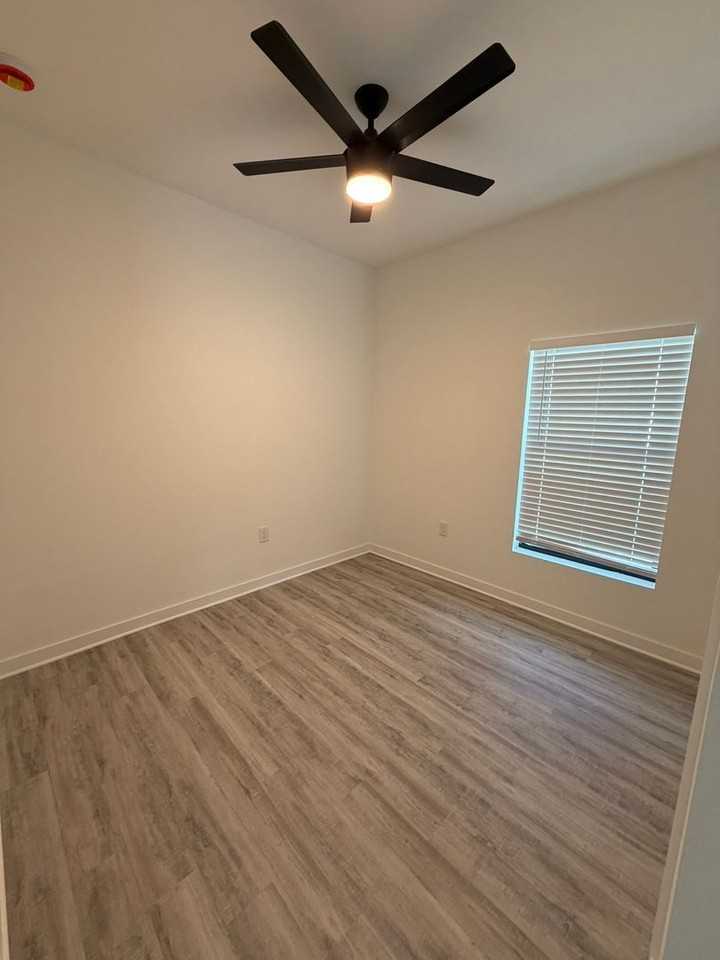 1117 Abrams Blvd - Photo 5 of 35