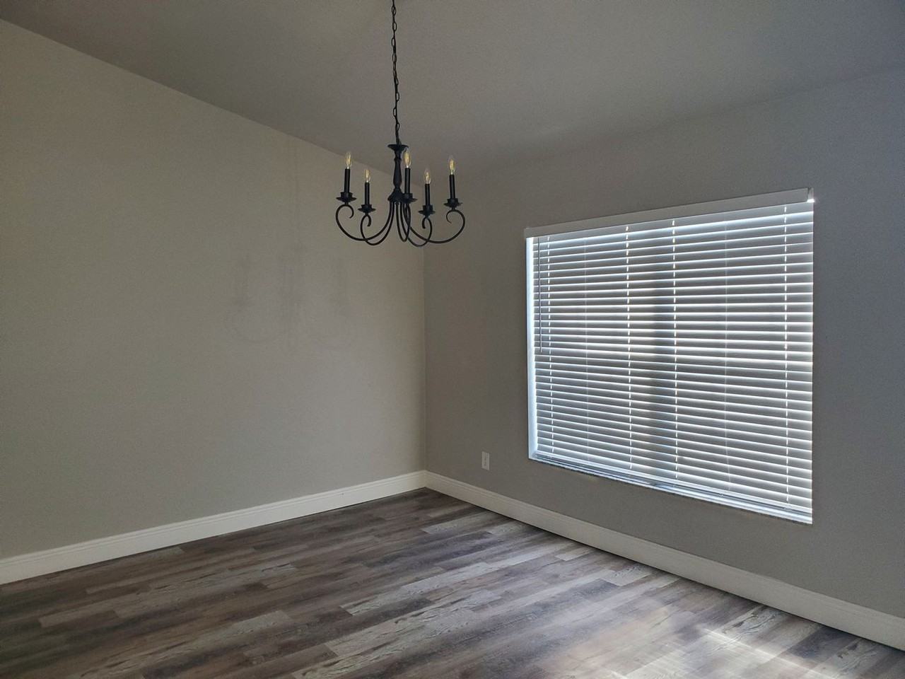 445 Reading St - Photo 2 of 16