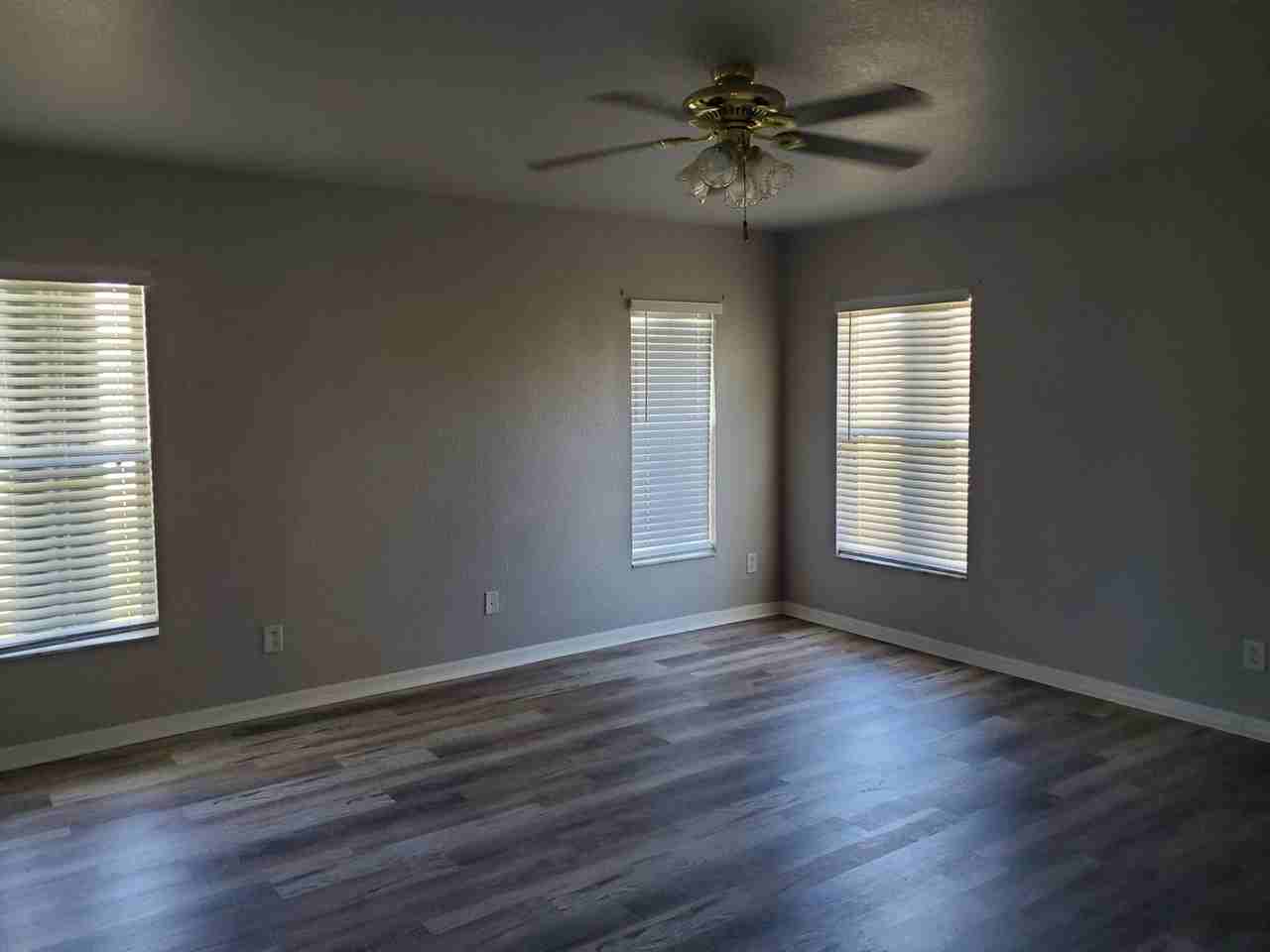 445 Reading St - Photo 7 of 16