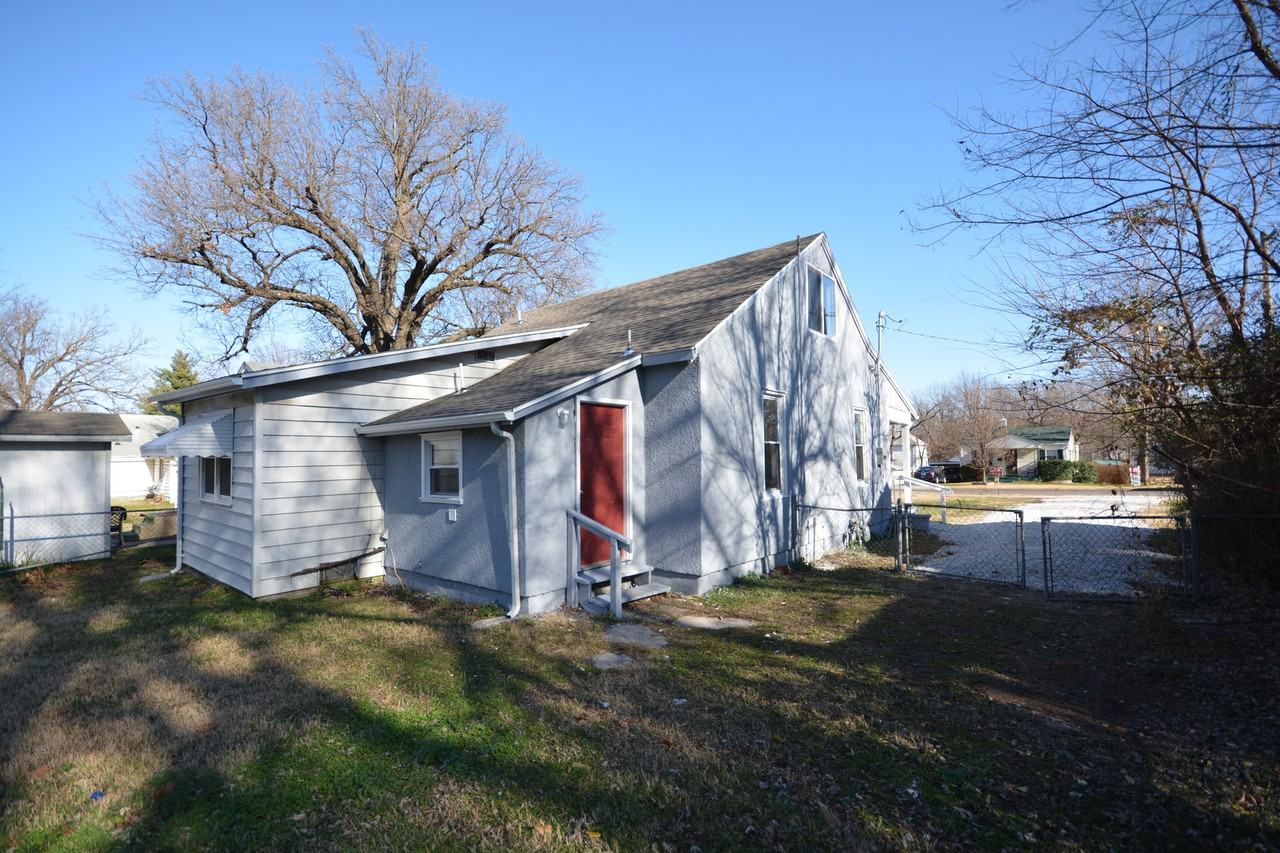 2523 N Lyon Ave - Photo 3 of 17