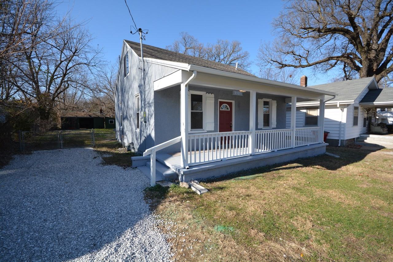 2523 N Lyon Ave - Photo 4 of 17