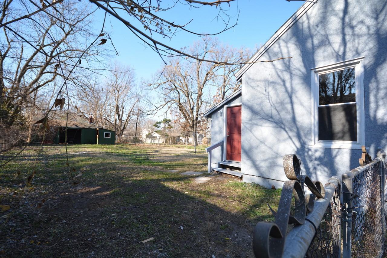 2523 N Lyon Ave - Photo 5 of 17