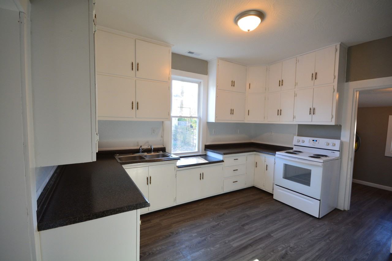 2523 N Lyon Ave - Photo 7 of 17