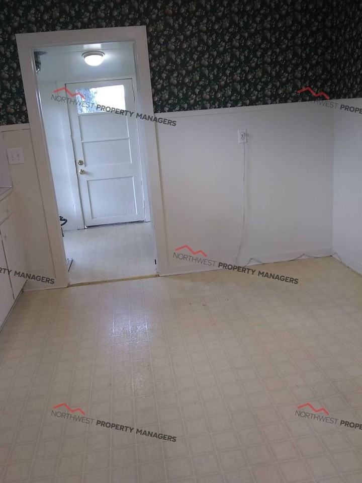 208 W Oak St - Photo 2 of 11