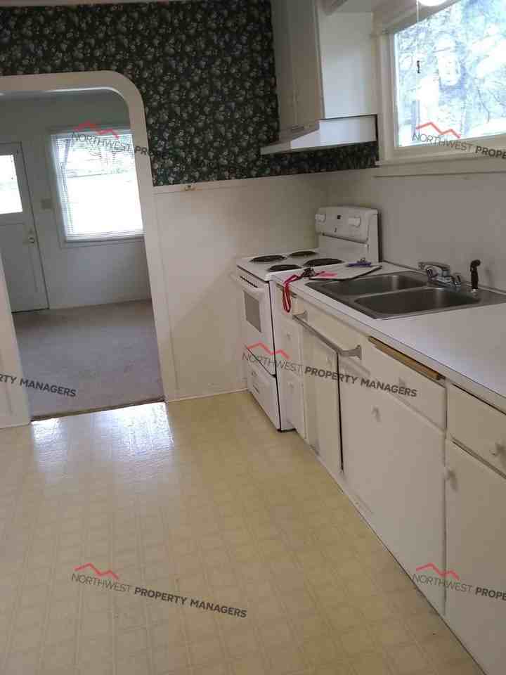 208 W Oak St - Photo 3 of 11