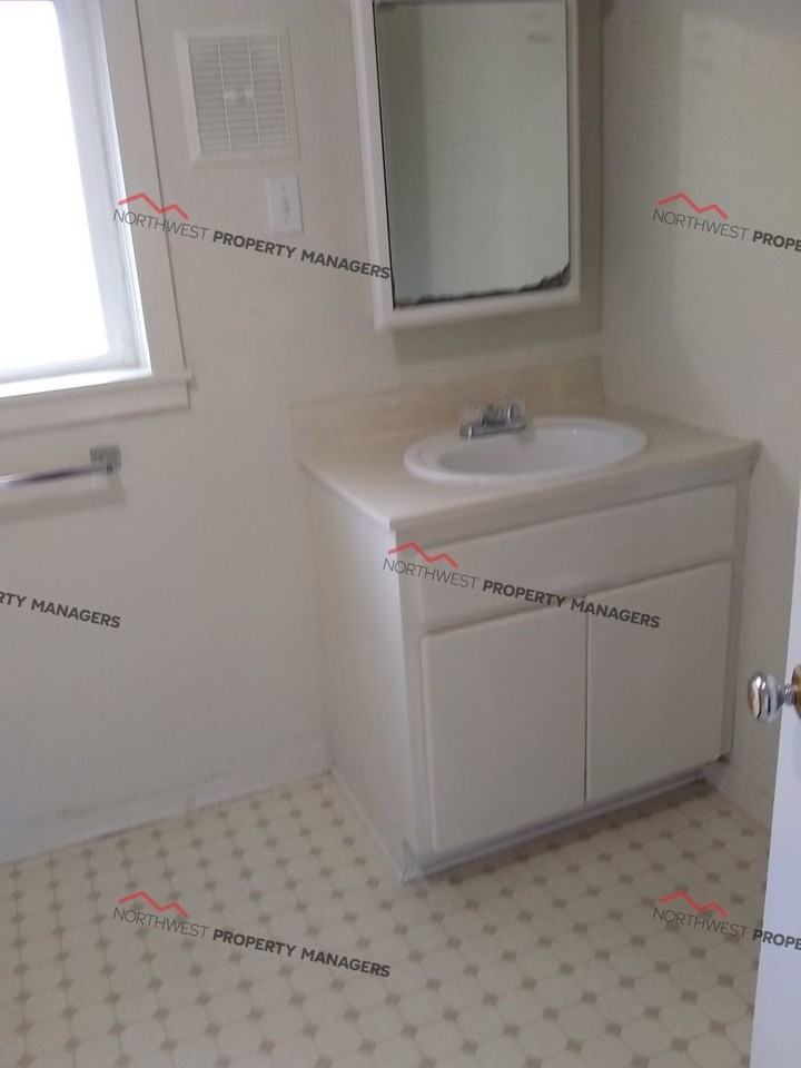 208 W Oak St - Photo 5 of 11