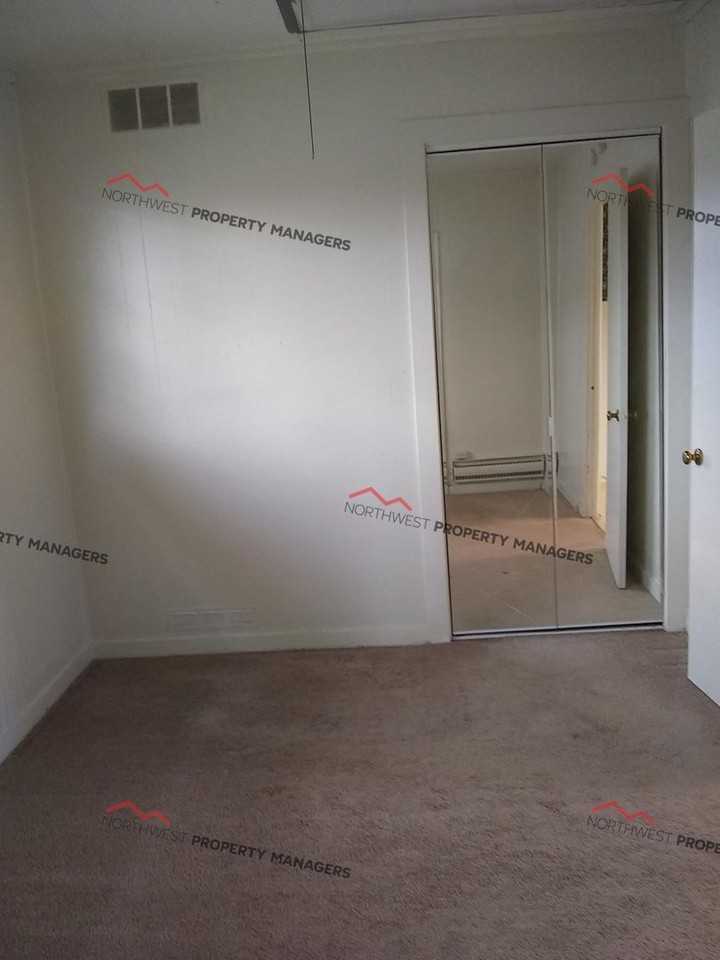 208 W Oak St - Photo 7 of 11