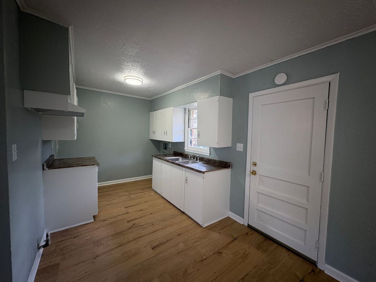 7216 Burlingame Blvd - Photo 3 of 19