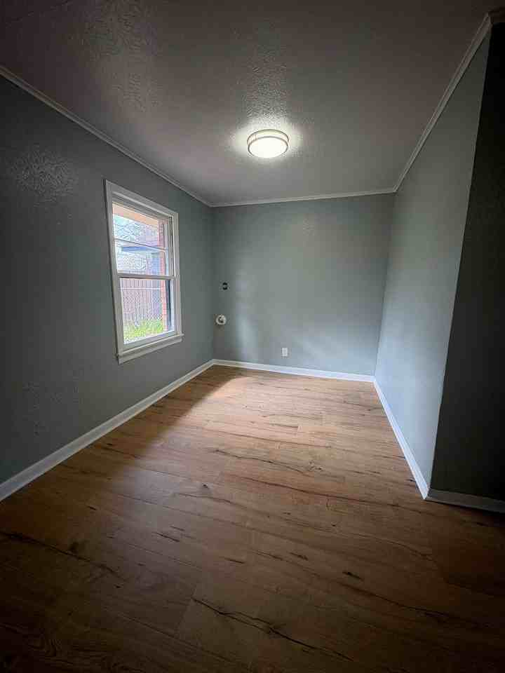 7216 Burlingame Blvd - Photo 4 of 19