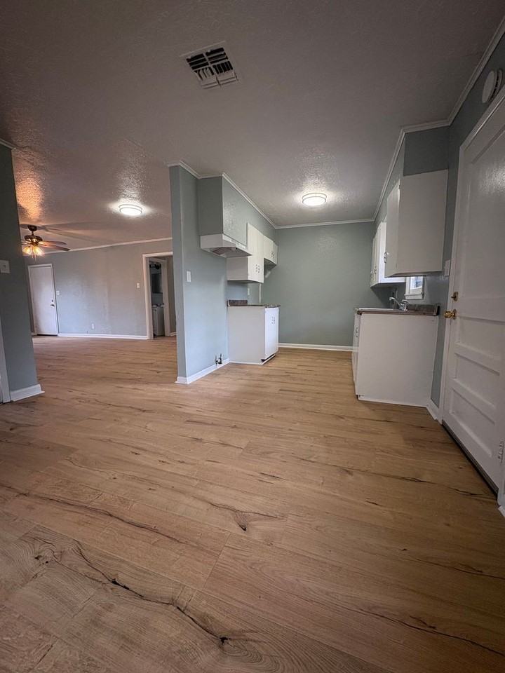 7216 Burlingame Blvd - Photo 5 of 19