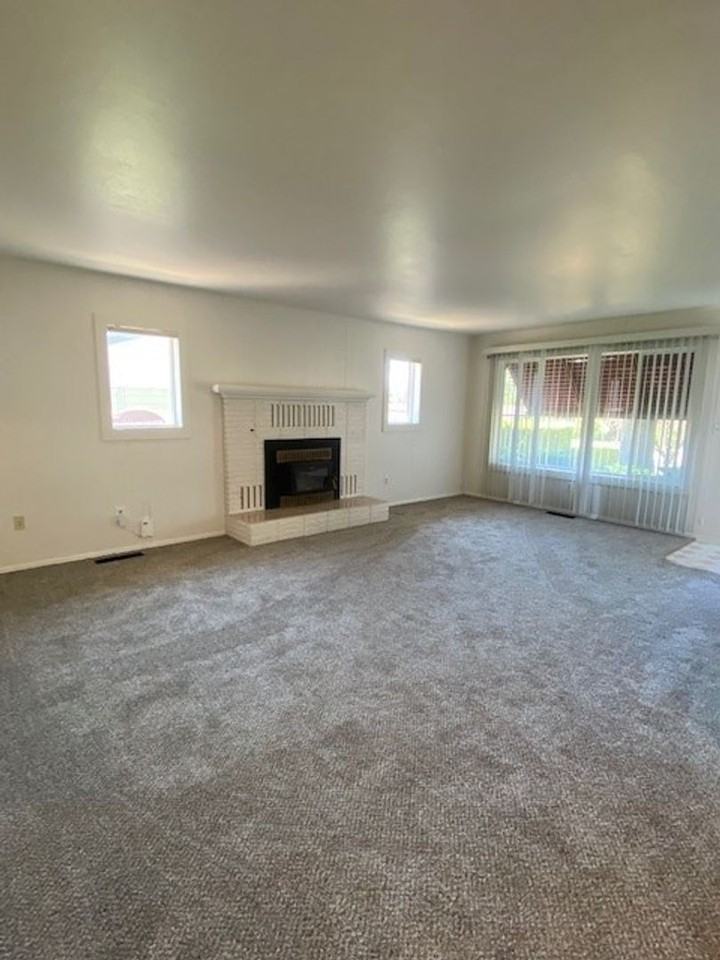 205 S 46th Ave - Photo 3 of 22