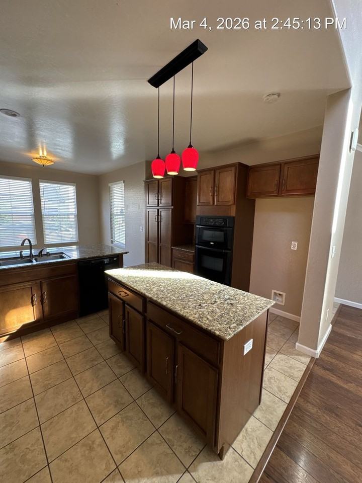 3237 N Winslow St - Photo 5 of 34