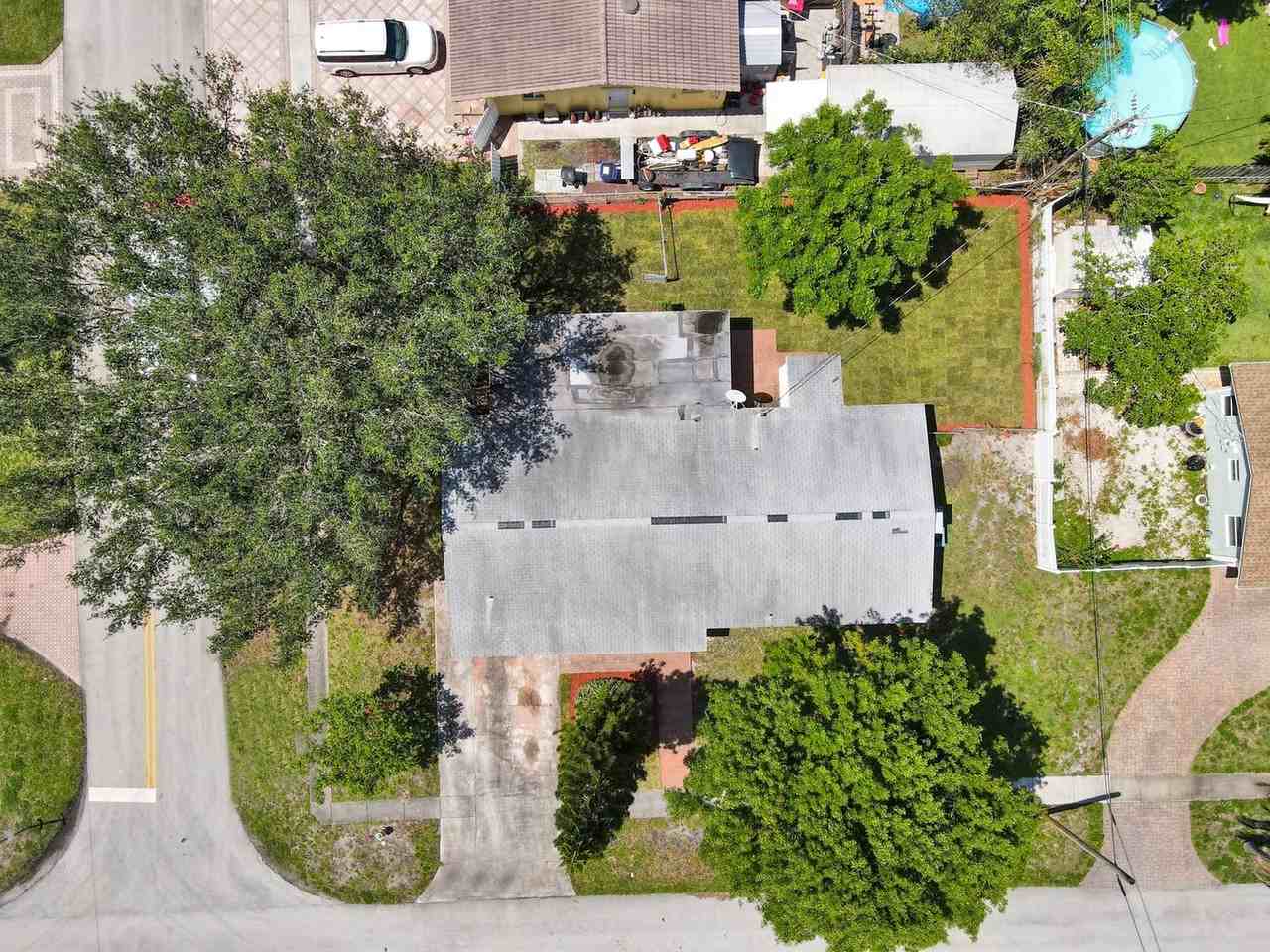 113 Se 14th St - Photo 2 of 35
