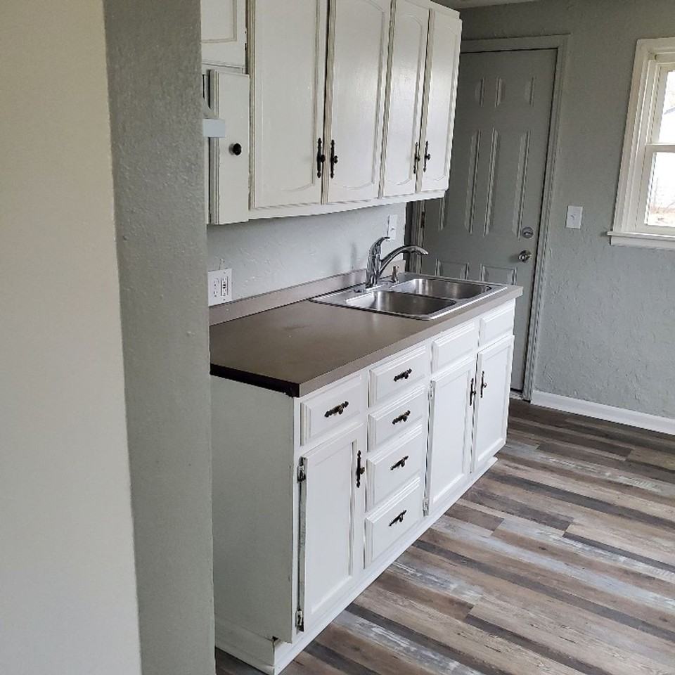 3107 Lincoln St - Photo 3 of 9