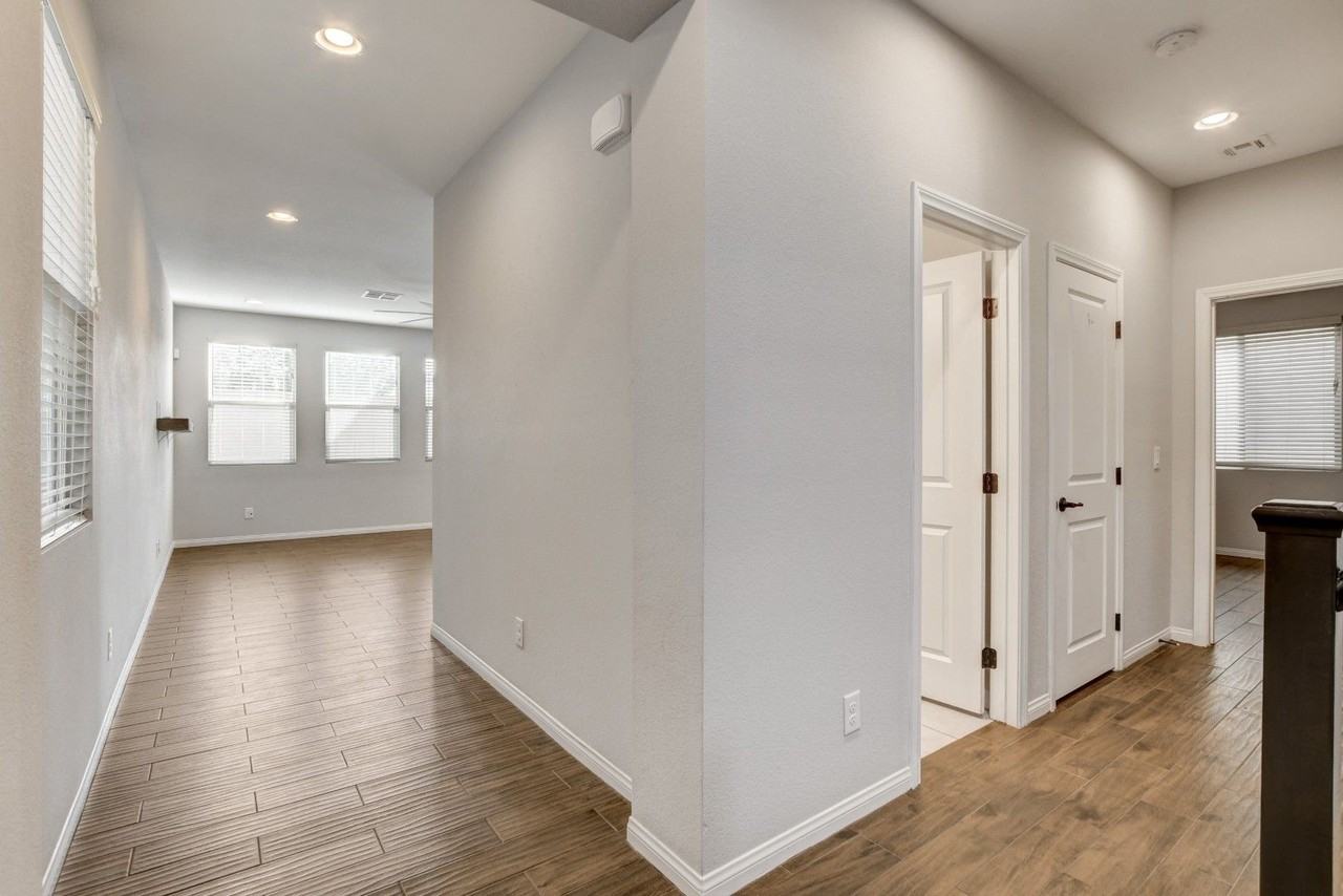 19 Moon Ranch Ave - Photo 5 of 50