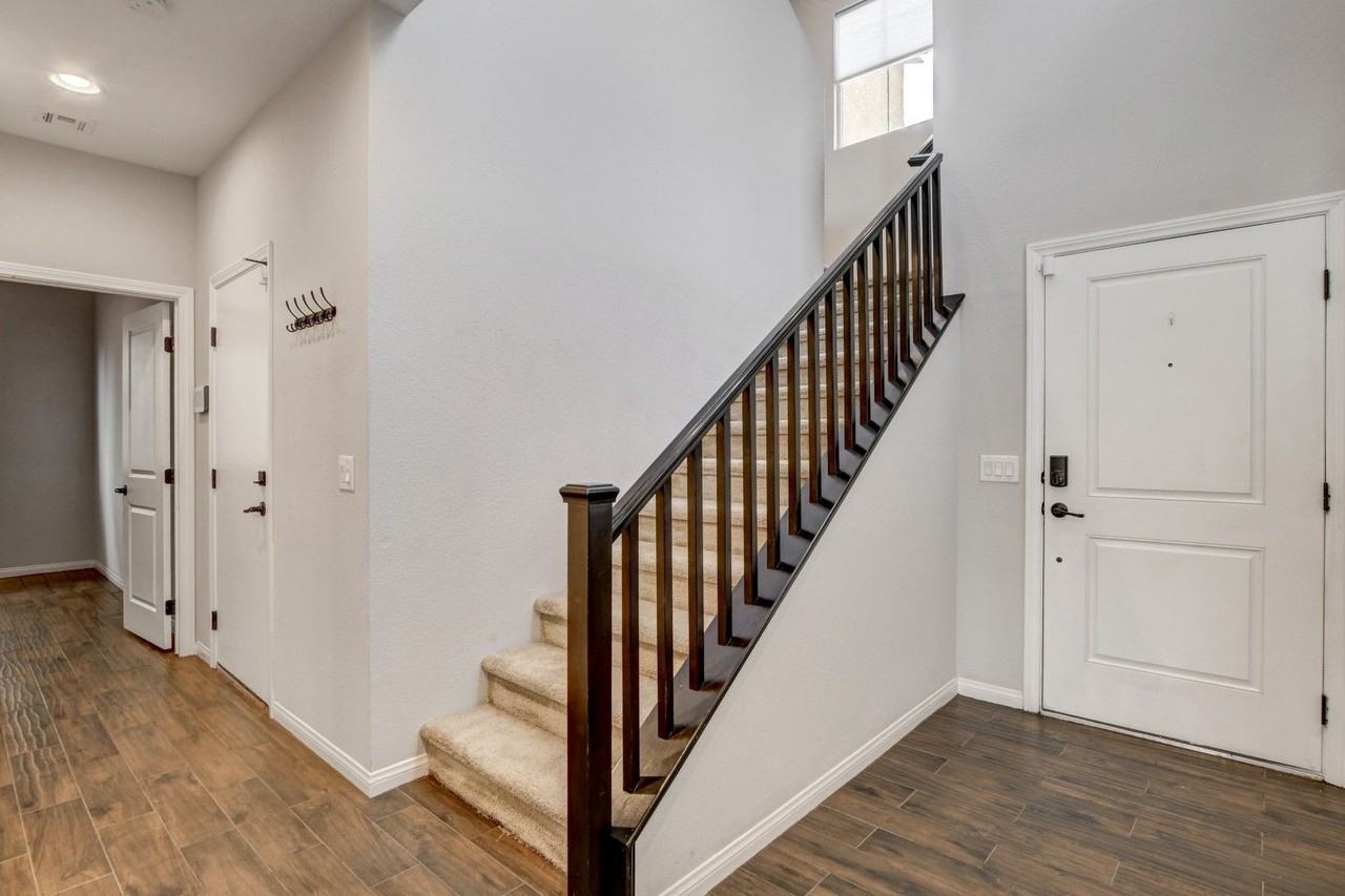 19 Moon Ranch Ave - Photo 6 of 50