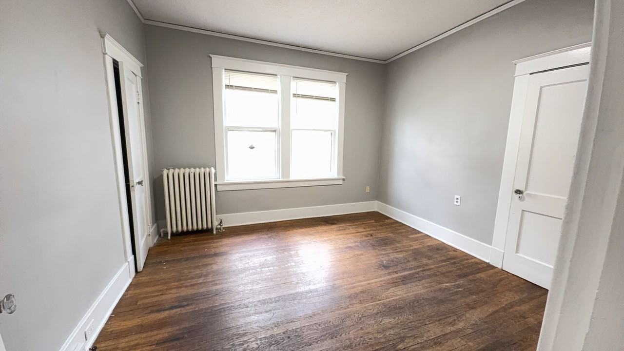 1346 N Parkway - Photo 2 of 16