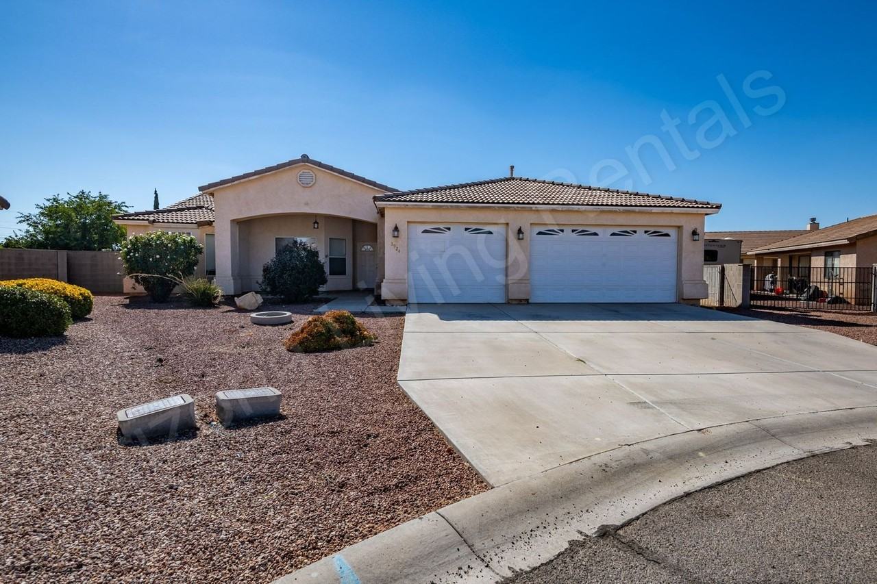 3924 E Snavely Plz - Photo 6 of 33