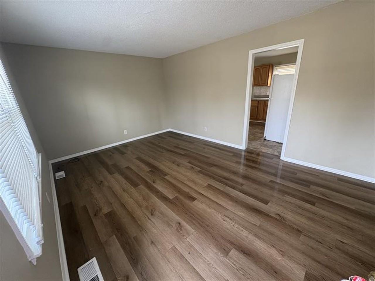 4130 Edgeware Rd - Photo 2 of 14